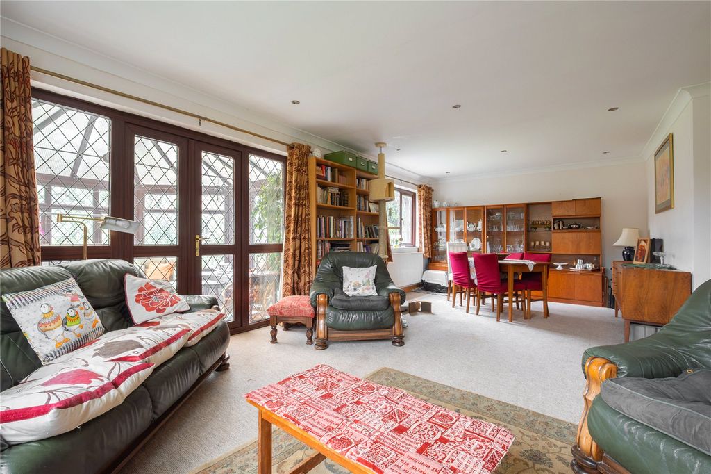 Property photo 2 of 24 Lounge