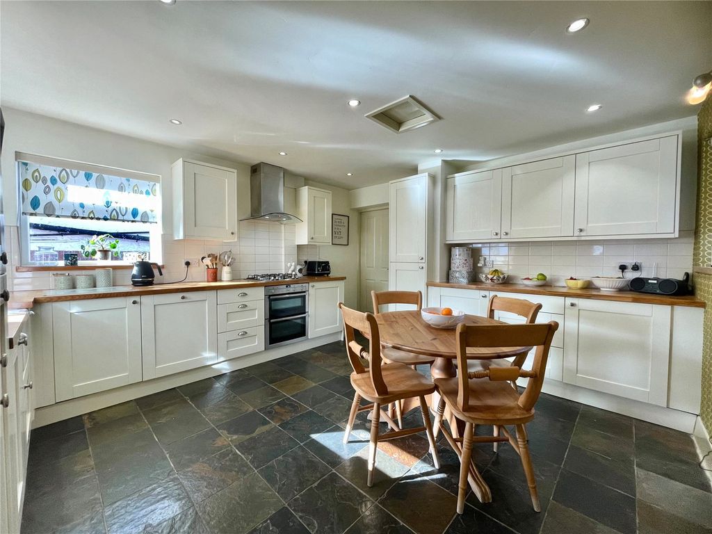 Property photo 2 of 24 Dining Kitchen