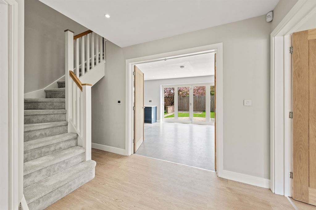 Property photo 2 of 33