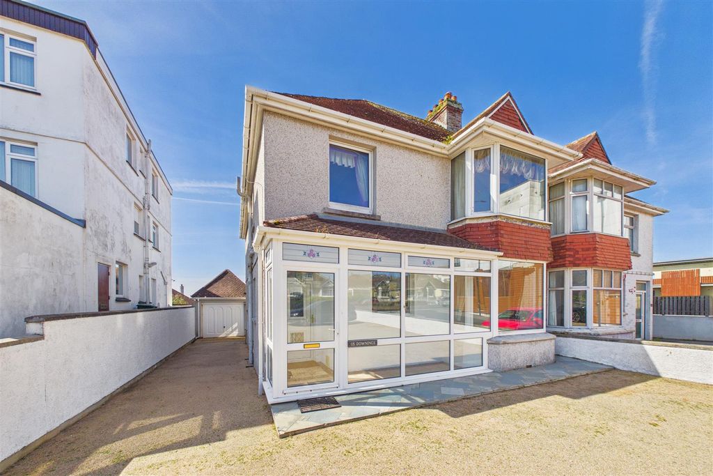 Property photo 1 of 34 Henver Road