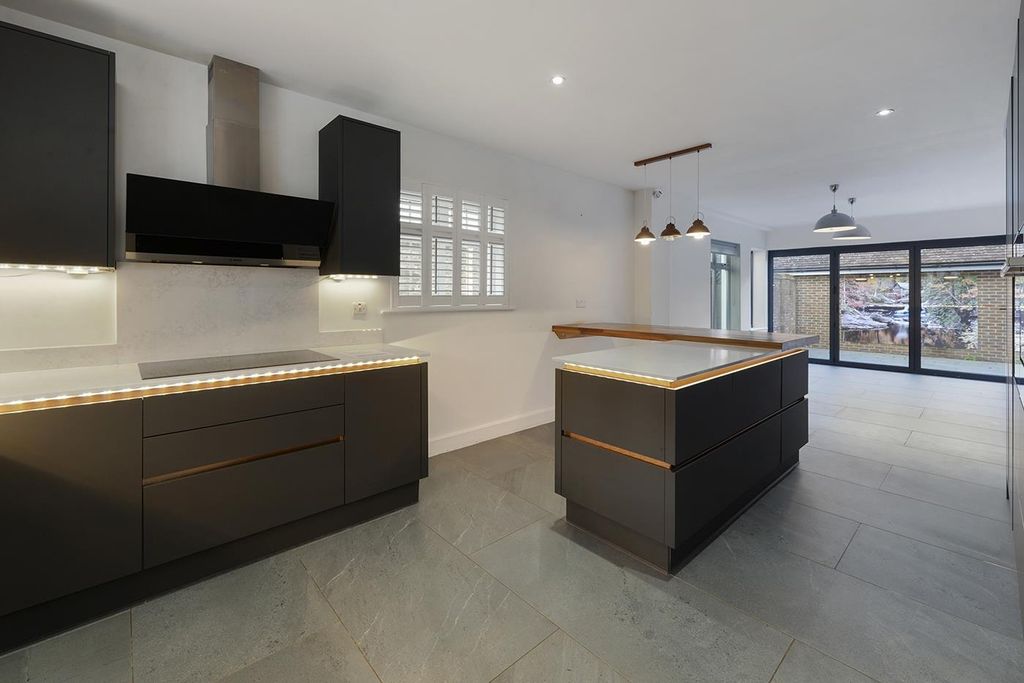 Property photo 3 of 25 2