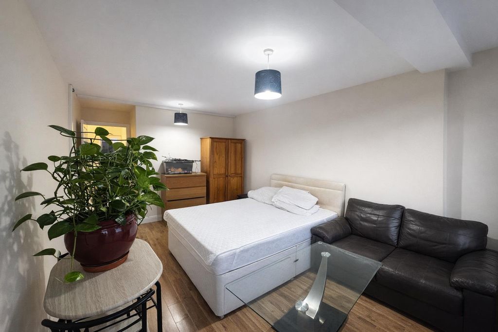 Property photo 1 of 6 d4224431-F550-4009-A691-2A5E0Cbcb0c5.Png