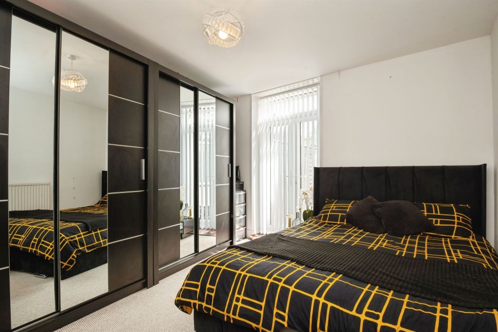 2 bed flat for saleEarle Place, Cardiff CF5 photo 4
