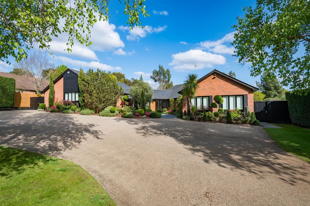 Property photo 1 of 44 Briargate_44.Jpg