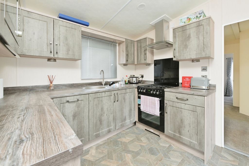 Property photo 3 of 20 Kitchen