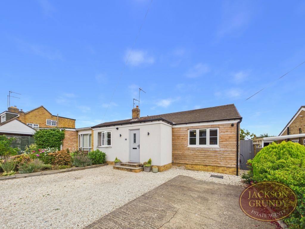 Property photo 1 of 22 Manor Close