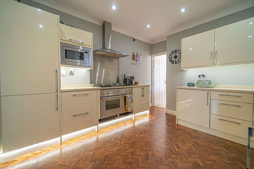 Property photo 2 of 36