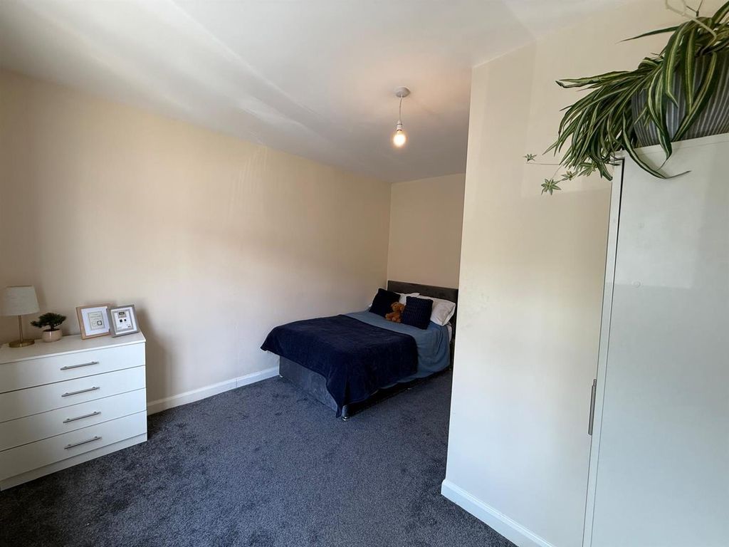 Property photo 1 of 6 Rm1 Fourth1.Jpeg