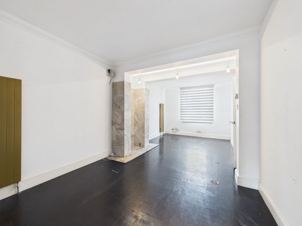 Property photo 3 of 17 5196983