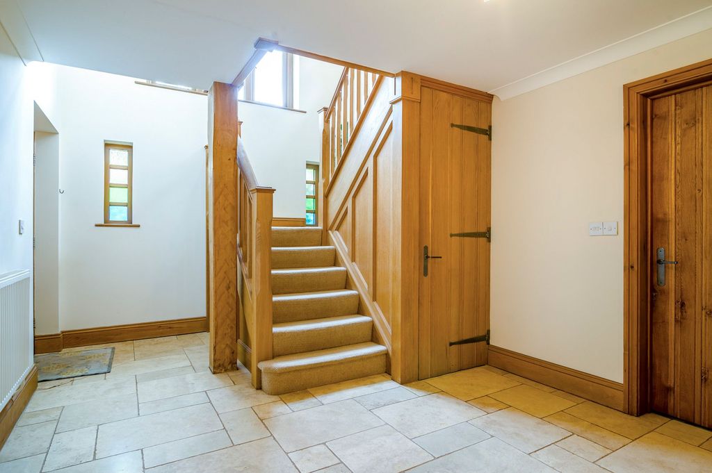 Property photo 2 of 26
