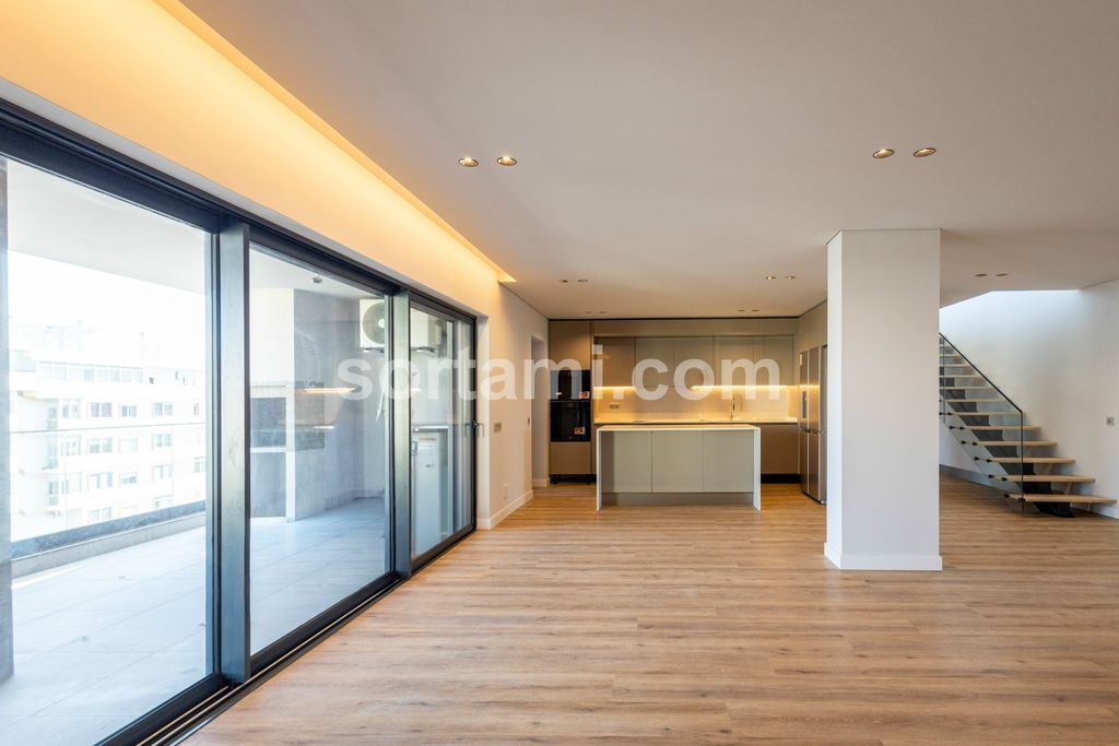 Property photo 2 of 40