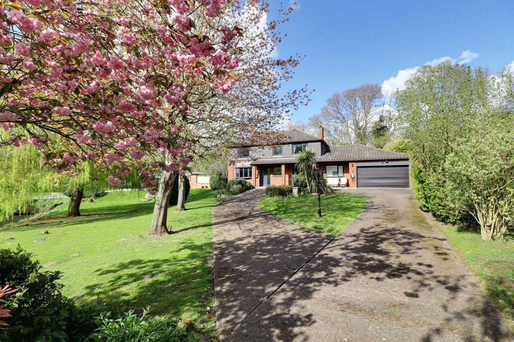 Property photo 3 of 42