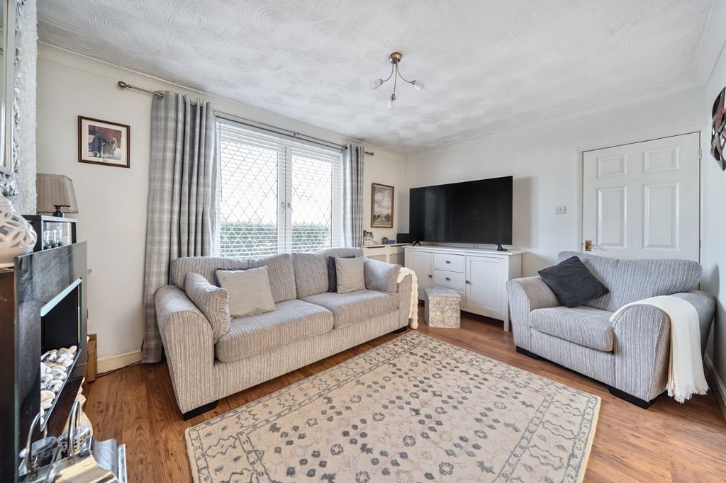 Property photo 2 of 21 Living Room