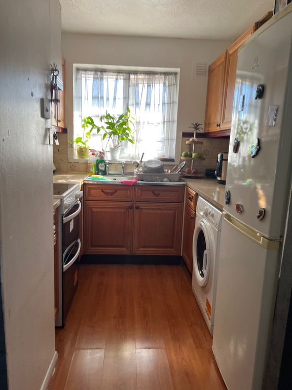 Property photo 3 of 4 49 Windsor Park Road 1