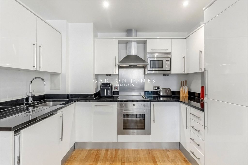 Property photo 3 of 14 Kitchen