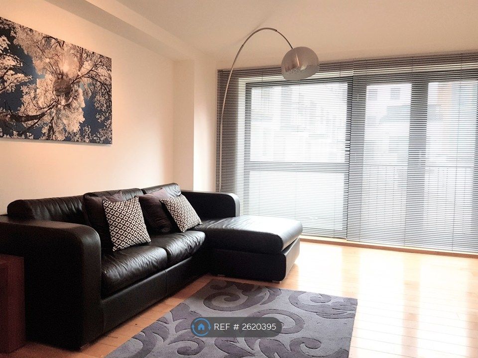 Property photo 1 of 16 Living Room