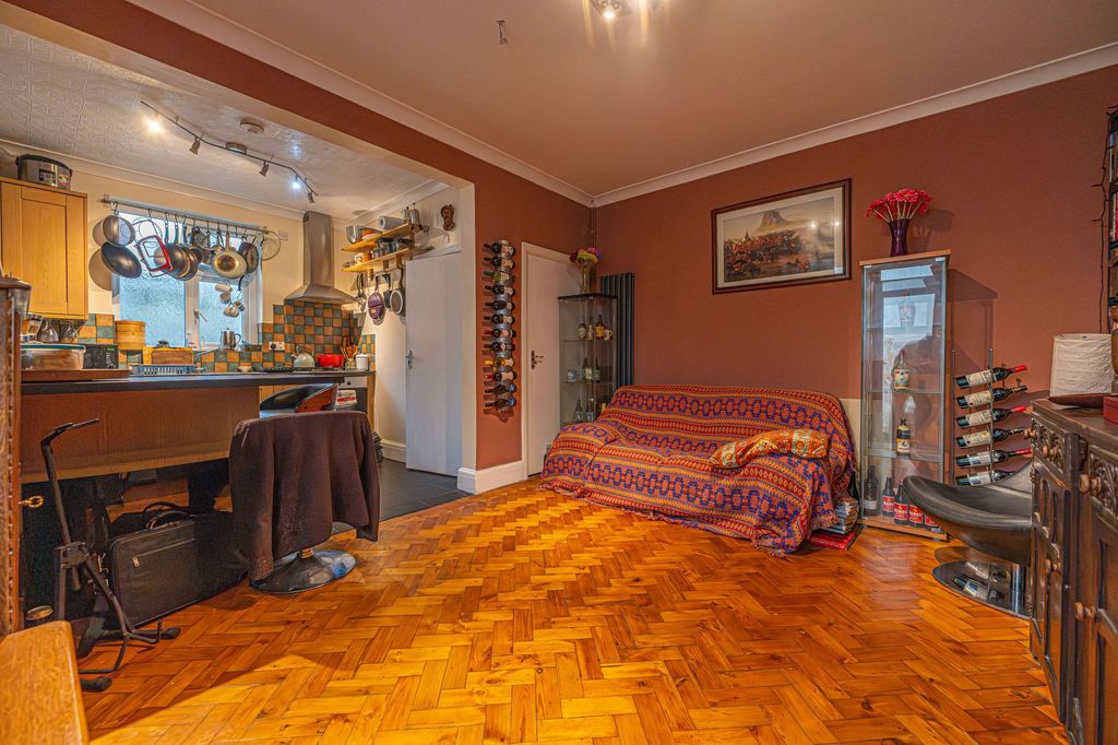 Property photo 3 of 35