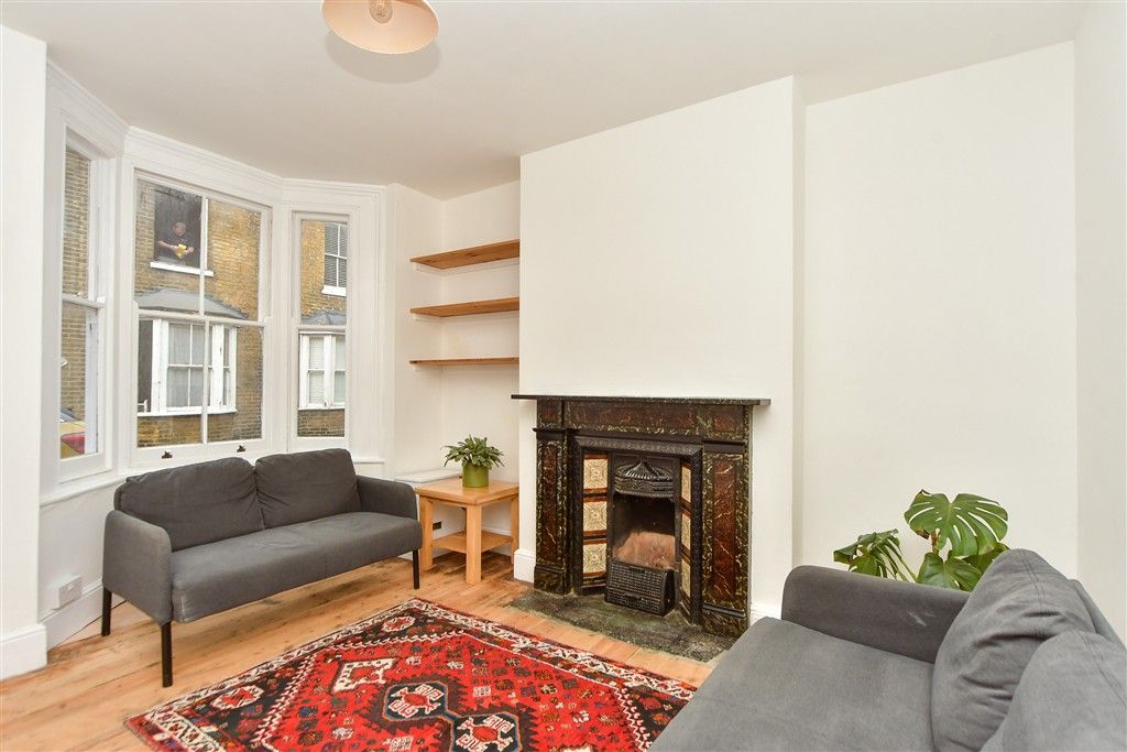 Property photo 3 of 14 Lounge