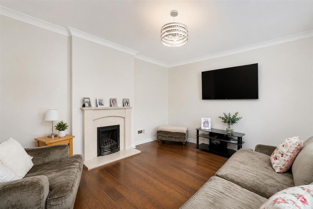 Property photo 2 of 18 23-Shenley-Lane-1007.Jpg