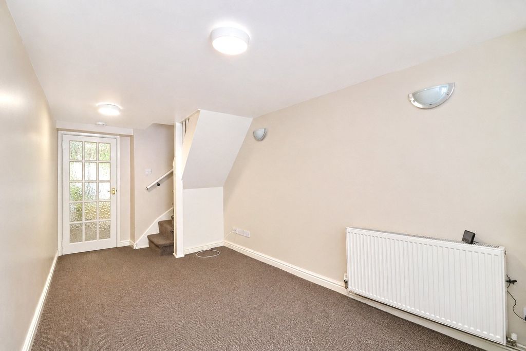 Property photo 2 of 11 2 - Picture No. 27