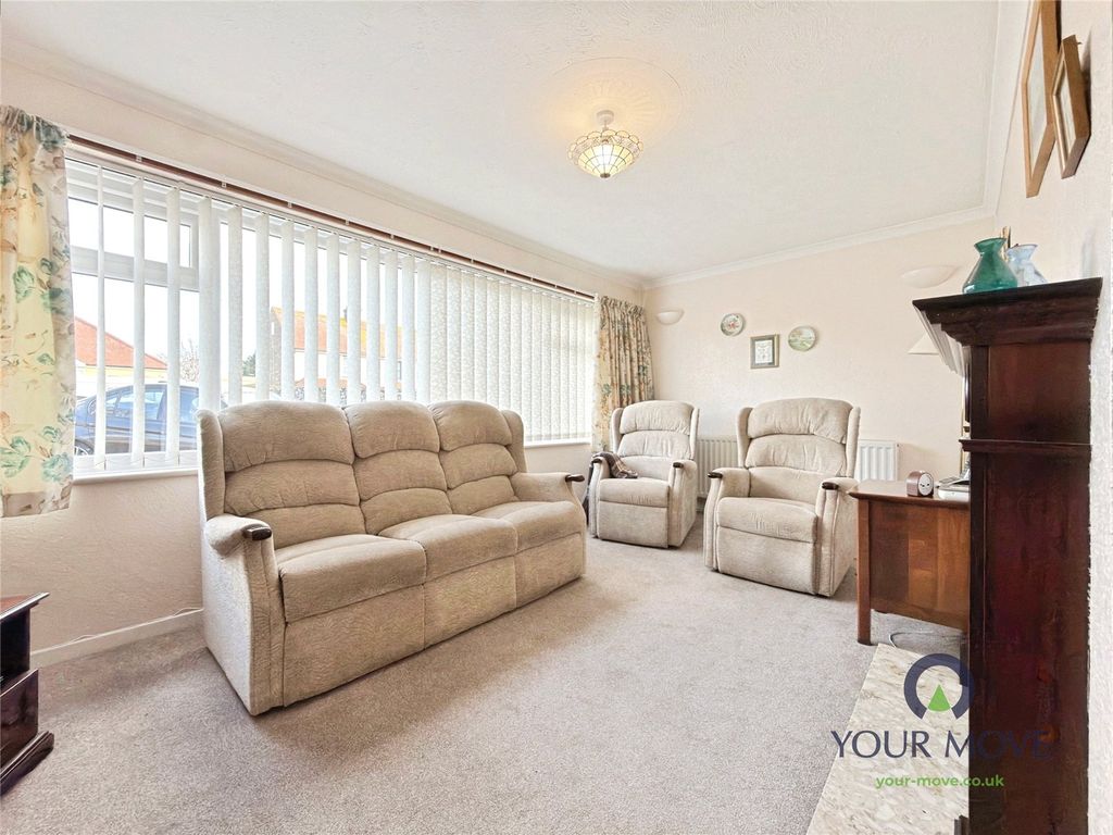 Property photo 2 of 15 Lounge