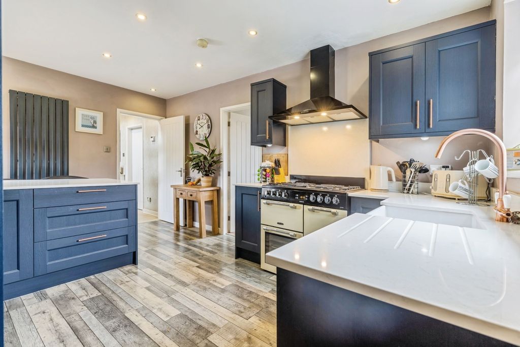 Property photo 2 of 24 Pbox-Img.Jpg