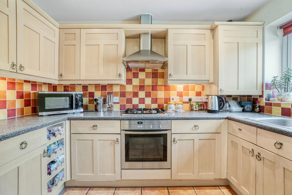 Property photo 2 of 24