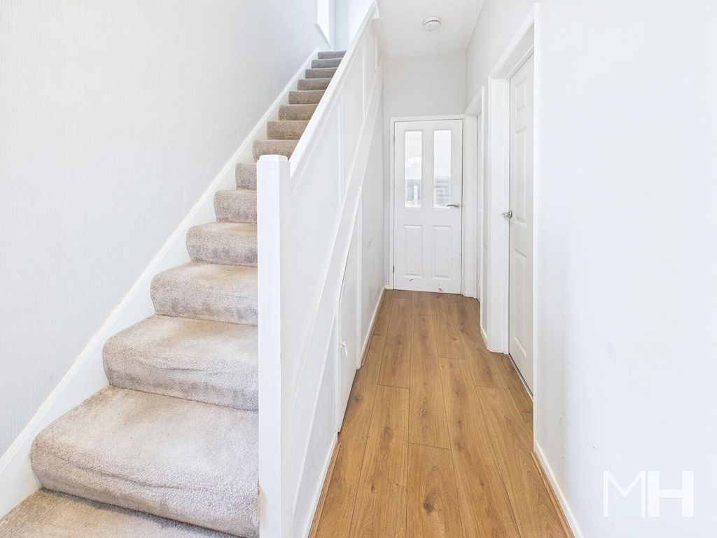 Property photo 3 of 19 Hallway