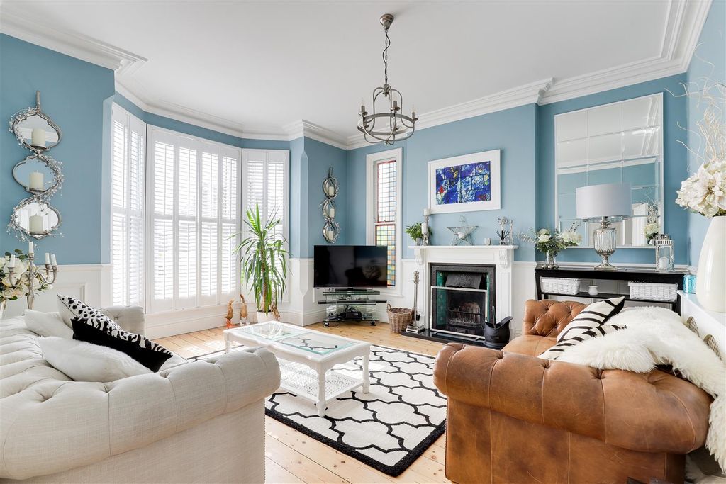 Property photo 2 of 38 12174.Jpg