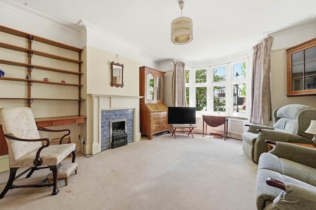 Property photo 3 of 16 32  Hillway - Reception.Jpg