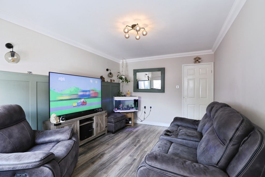Property photo 2 of 23