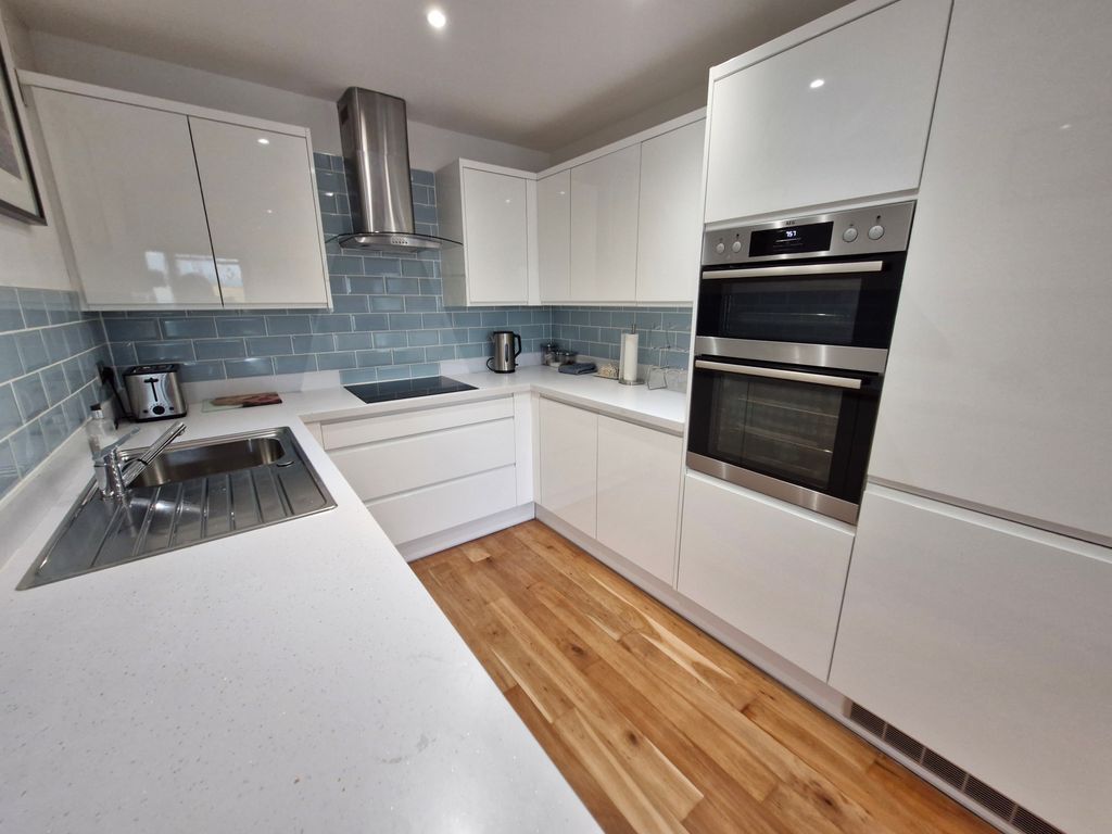 Property photo 3 of 5 Kitchen