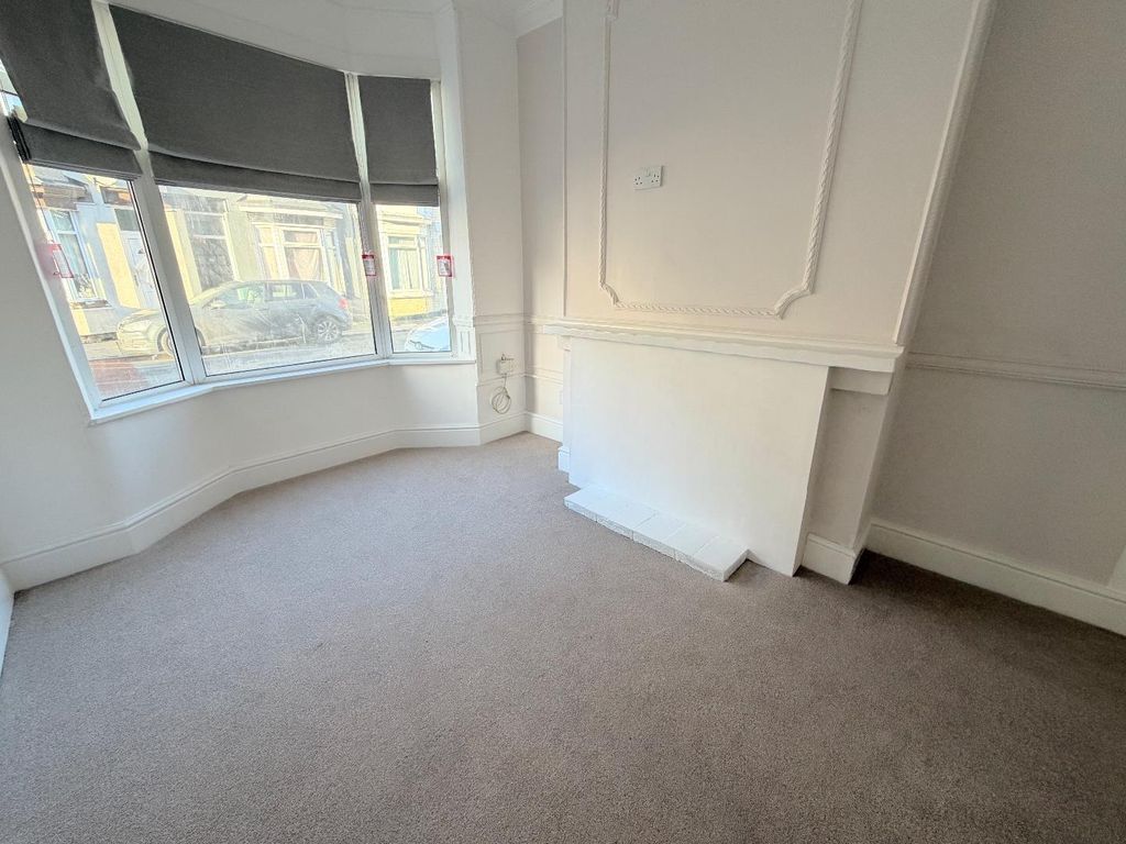 Property photo 3 of 9 Lounge