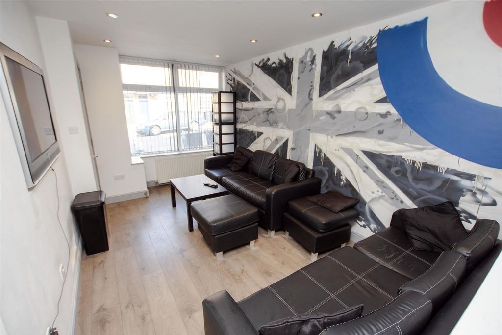 Property photo 1 of 14 Approach
