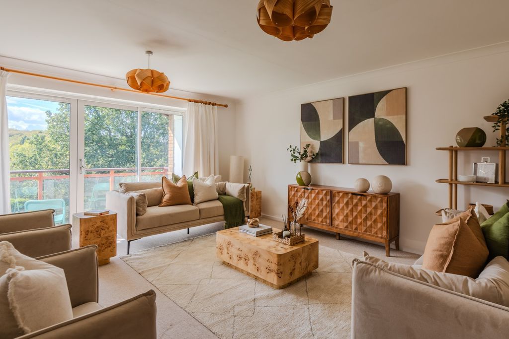 Property photo 1 of 16 Sitting Room