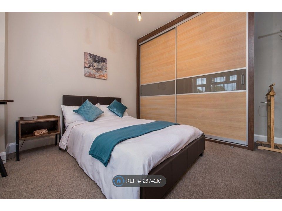 Property photo 3 of 20 Room 3