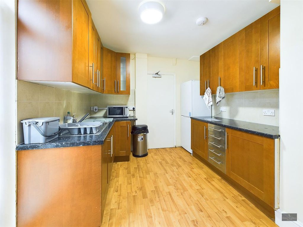 Property photo 3 of 18 Cam02887G0-Pr0277-Still007.Jpg