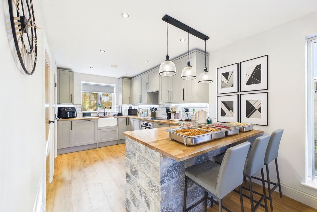 Property photo 2 of 15 Kitchen Diner