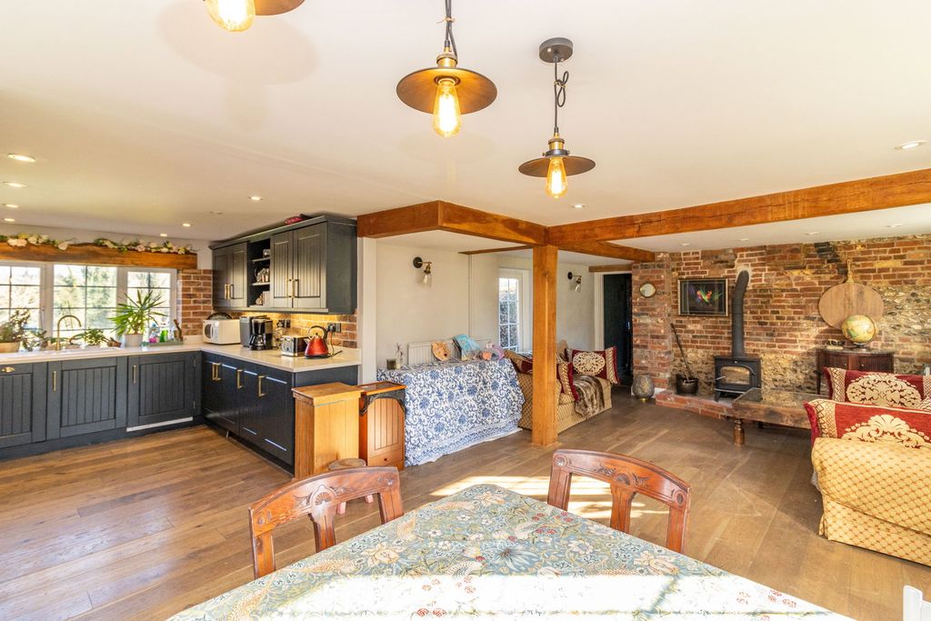 Property photo 2 of 19