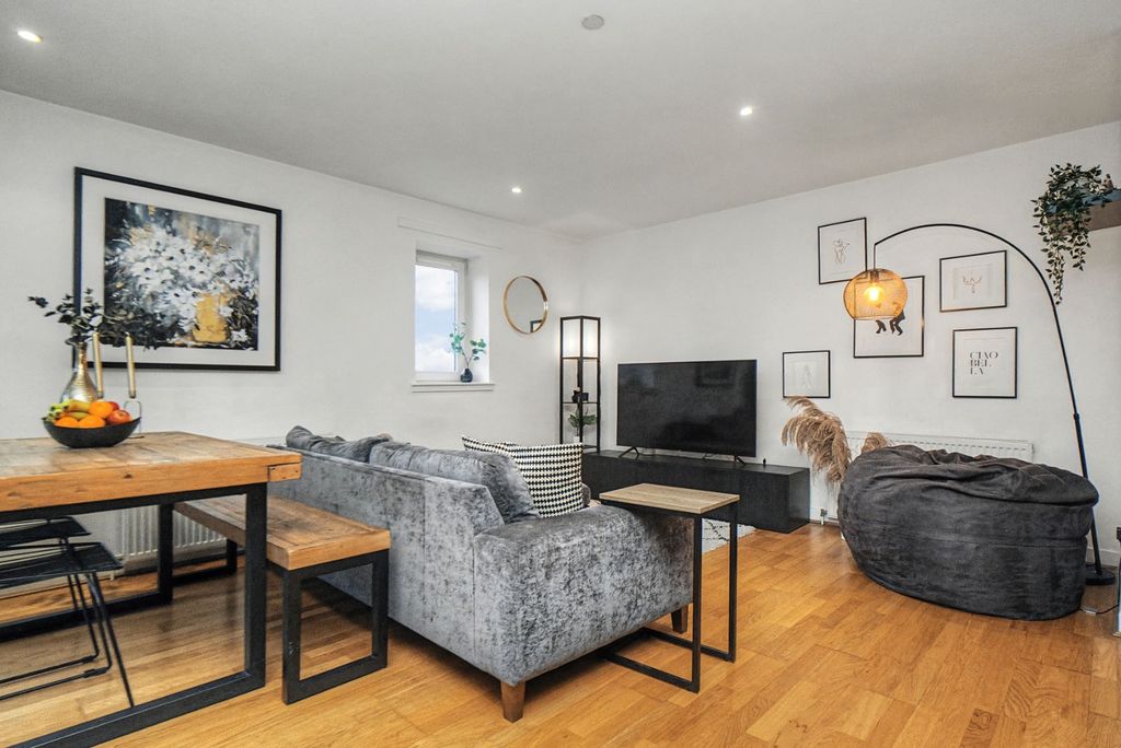 Property photo 2 of 11 4829122