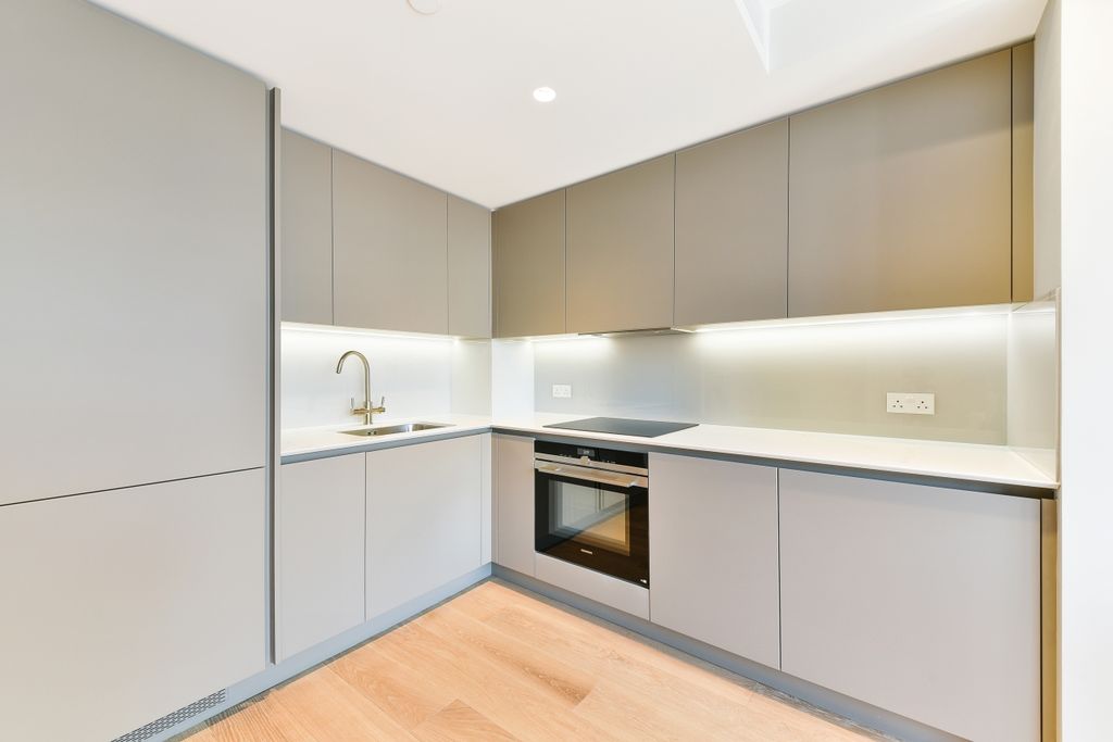 Property photo 3 of 7 Kitchen