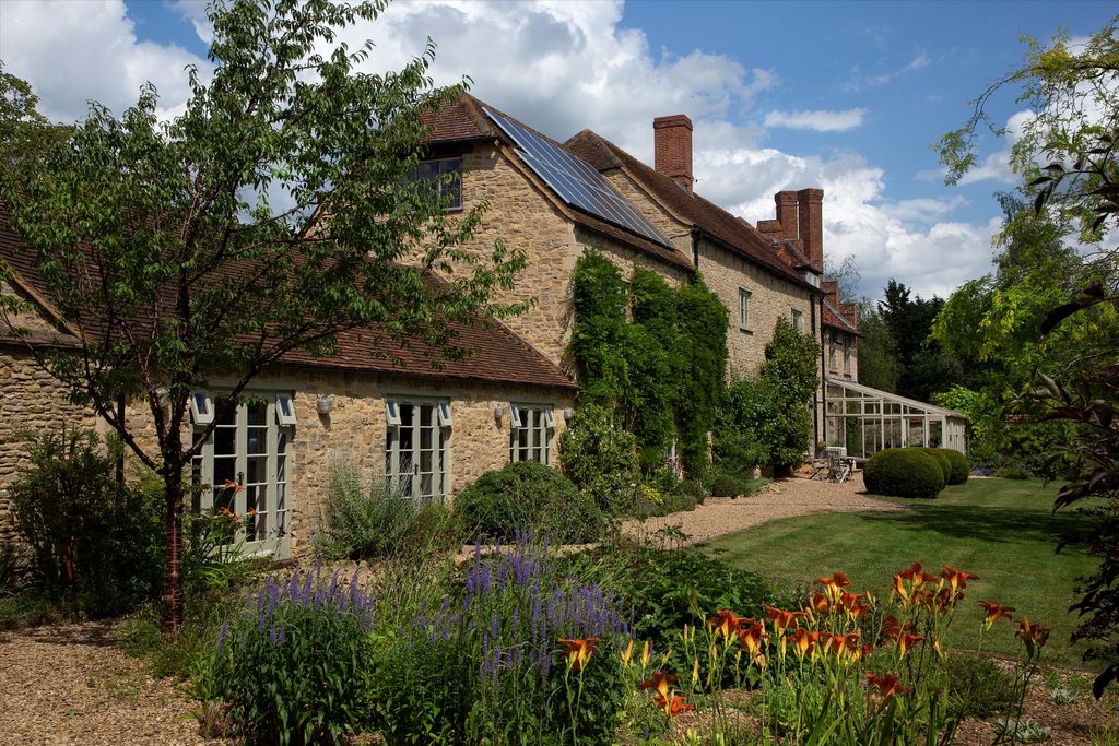 Property photo 2 of 19 Image