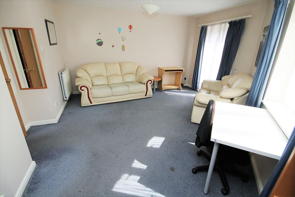 Property photo 2 of 7 Lounge