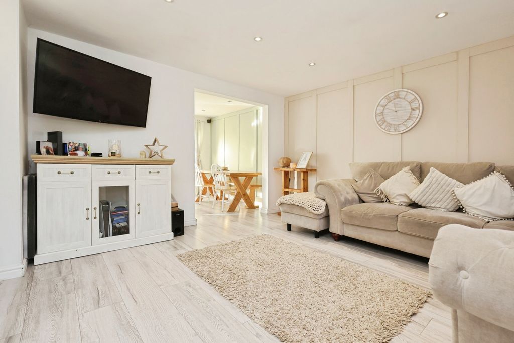 Property photo 2 of 22 Pbox-Img.Jpg