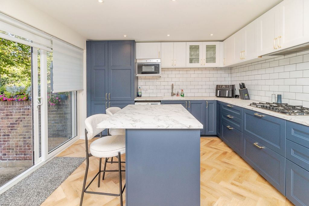 Property photo 2 of 19 A06A8303