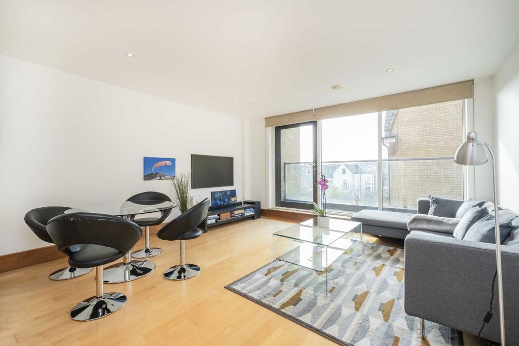 Property photo 2 of 8