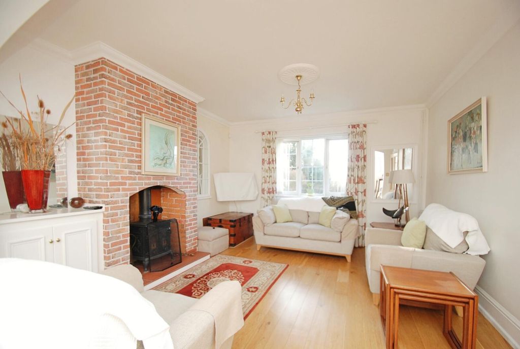 Property photo 3 of 28 Sitting Room