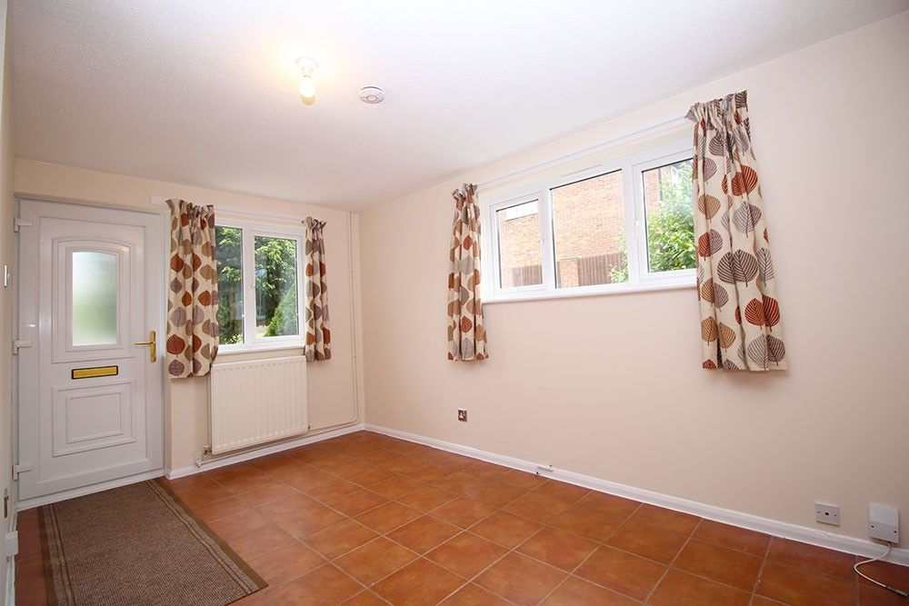 Property photo 3 of 11 Livingroom