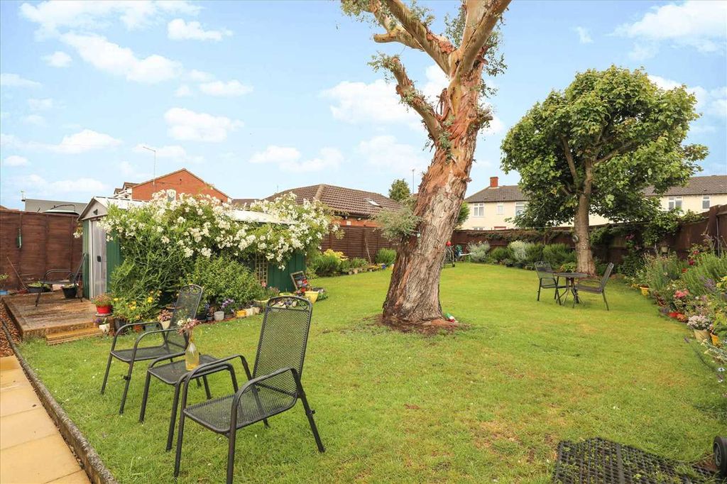 Property photo 2 of 17 Garden