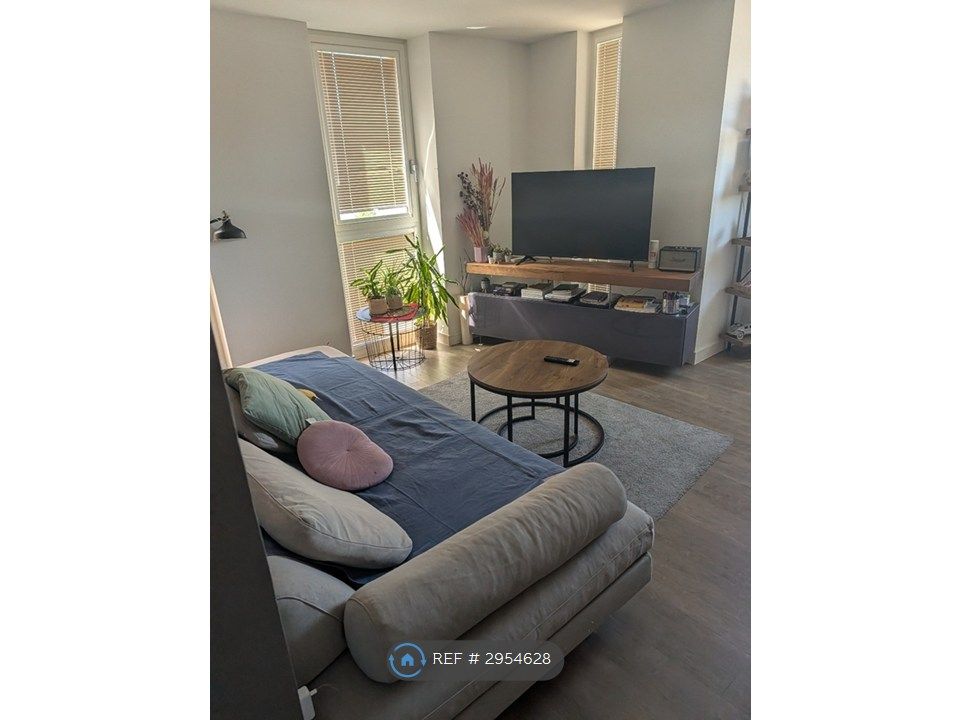 Property photo 1 of 9 Living Room